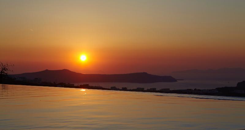 North Santorini A Luxury Spa Hotel 피르고스 외부 사진