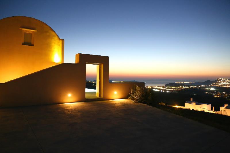 North Santorini A Luxury Spa Hotel 피르고스 외부 사진