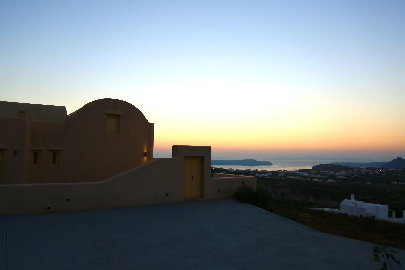North Santorini A Luxury Spa Hotel 피르고스 외부 사진