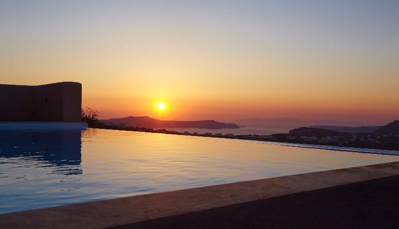 North Santorini A Luxury Spa Hotel 피르고스 외부 사진
